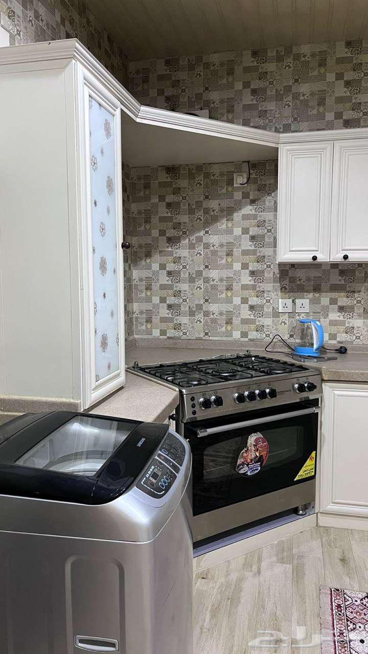 شقة مفروشة فاخرة بحوش للايجار خلف ثانوية الفواز64589598223491113