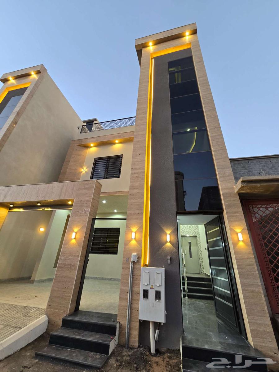 للبيع روف علوى مع ملحق 8غرف VIP من 700 ألف طريق الثمانين64582468971777112