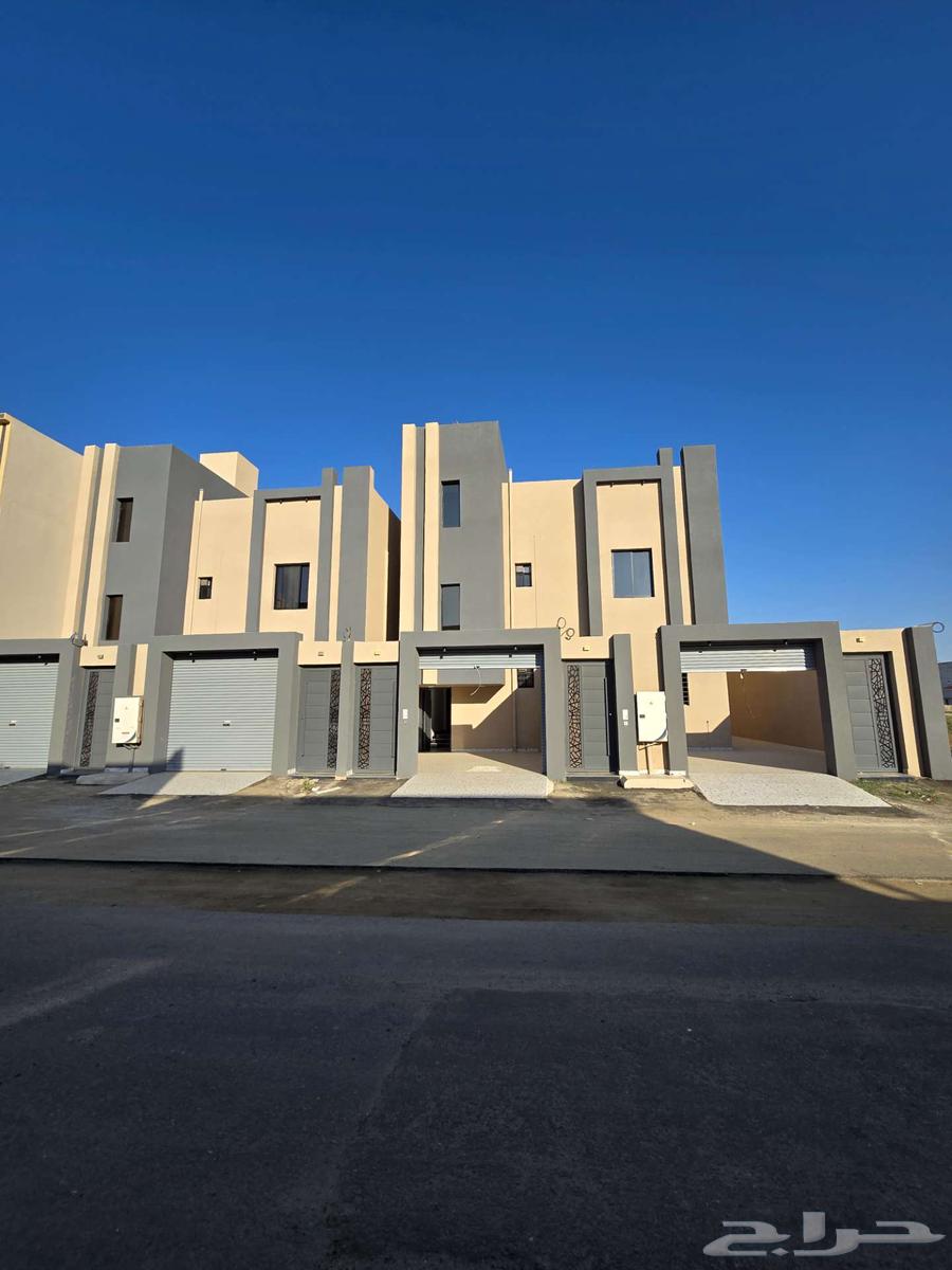 للبيع دور أرضي 6غرف بحوش ومدخل سياره من550 ألف طريق الثمانين64594098097154111