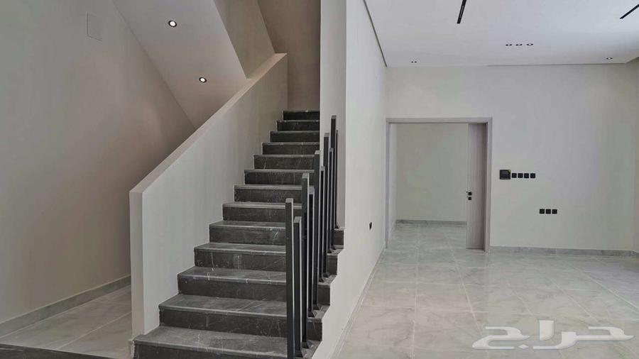 تاون هاوس أرضي   دور أول للبيع   موقع ممتاز بعرض حصري.64594083977729113