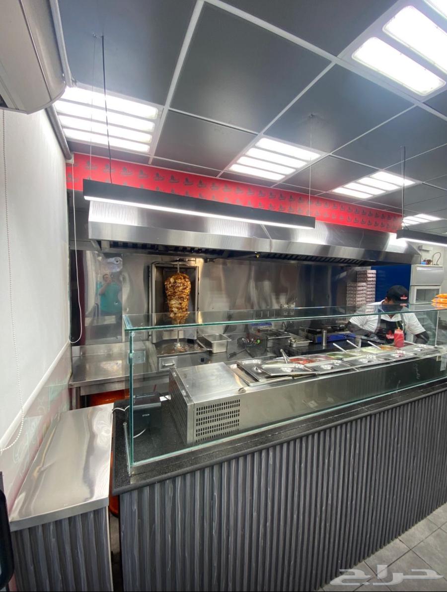 فرصة ذهبيه مطعم شاورما في موقع استيراتيجي في جده حي الصفا64606202505858113