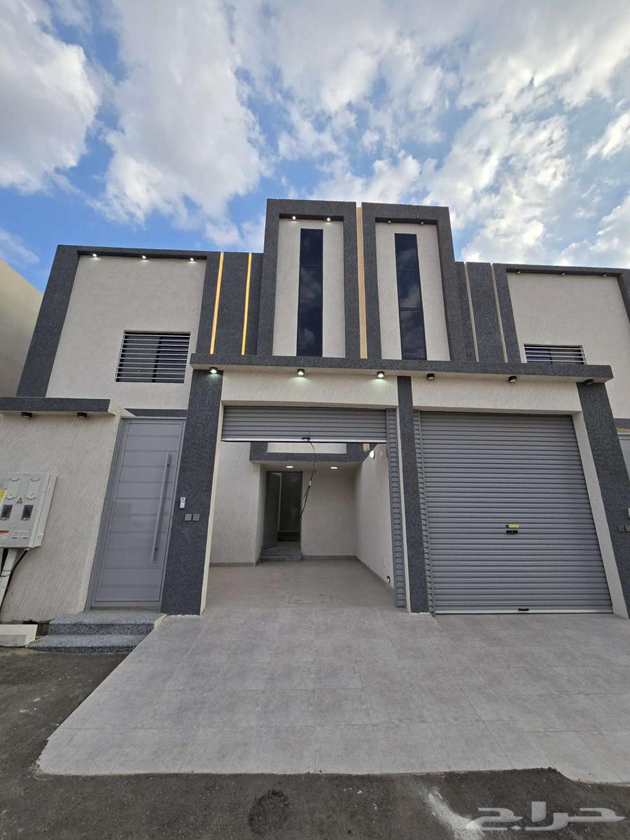 للبيع روف علوى مع ملحق 9غرف بمدخل سياره650 ألف طريق الثمانين64606187752066111