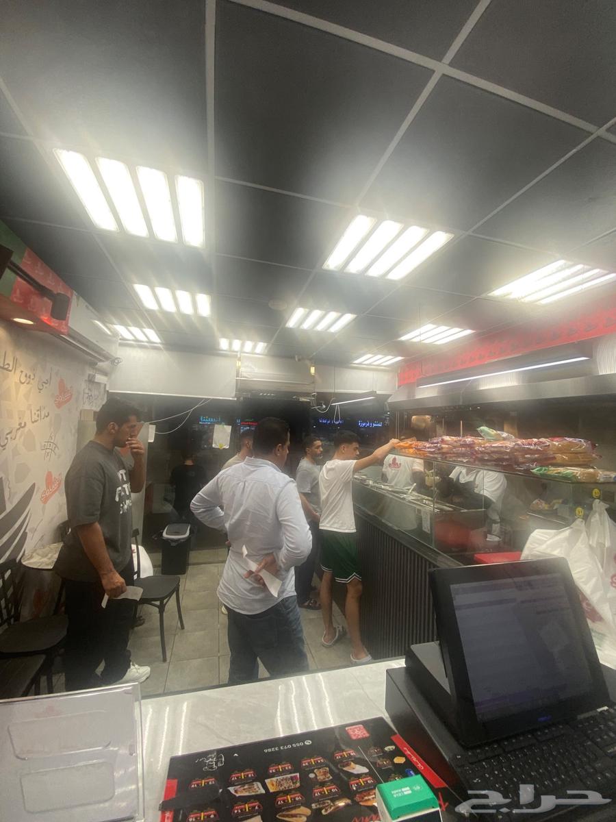 فرصة ذهبيه مطعم شاورما في موقع استيراتيجي في جده حي الصفا64606202505858111